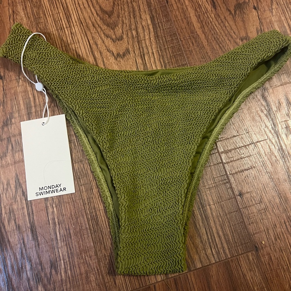 NEW- Size small - crinkle moss green - Byron swim bottom.